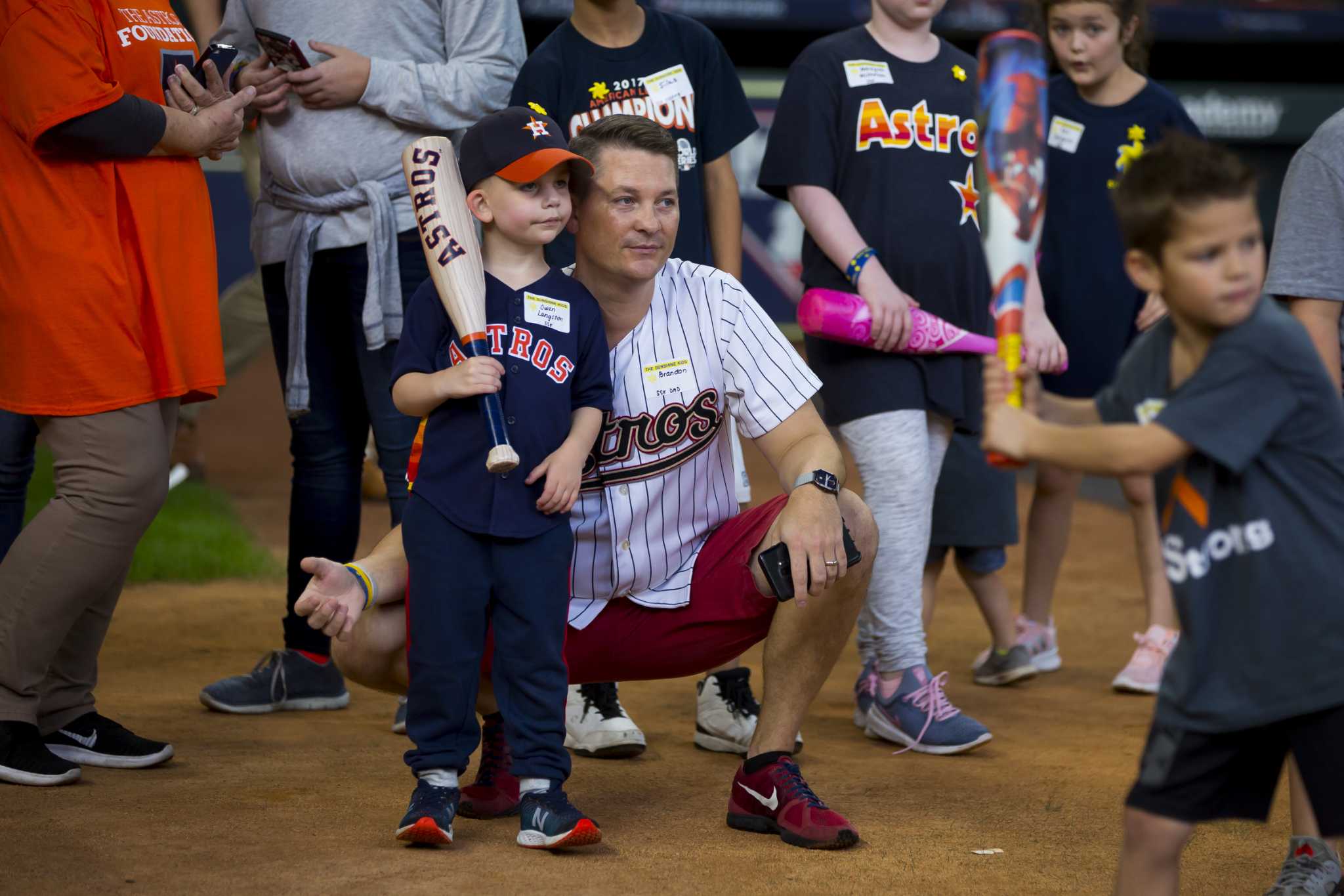 Craig Biggio hosts annual Sunshine Kids day at Minute Maid Park