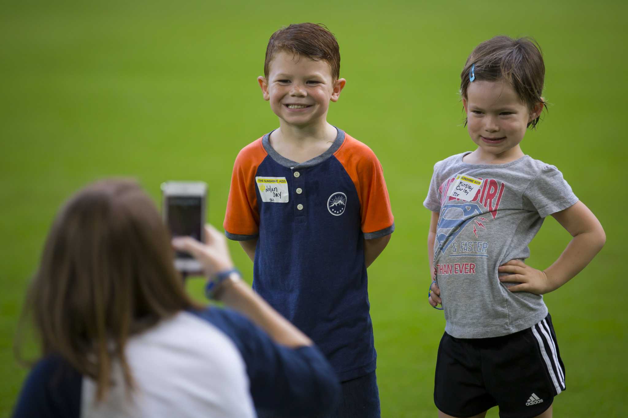 Craig Biggio hosts annual Sunshine Kids day at Minute Maid Park