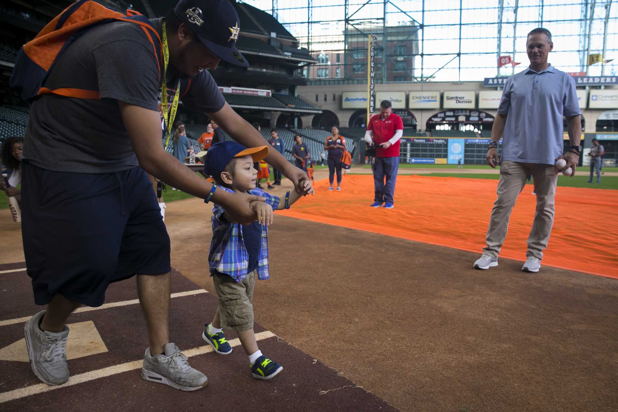 Biggio hosts Sunshine Kids at Minute Maid Park