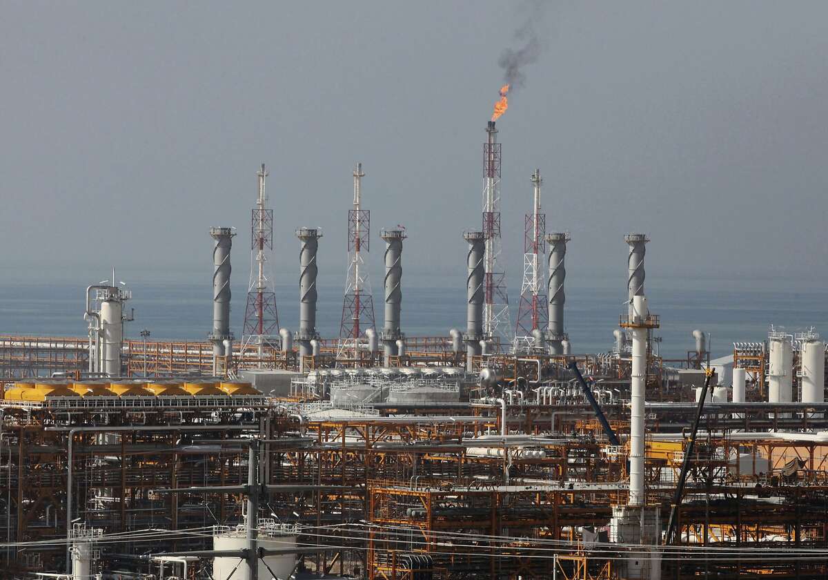 U.S. to eliminate Iran oil waivers after May 2 expiration