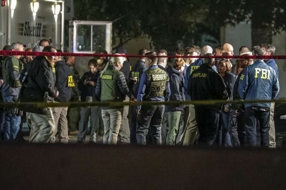 Sheriff and FBI investigators huddled at the command post after a gunman opened fire late Wednesday at a Thousand Oaks bar packed with hundreds of people attending a popular event for college students, causing multiple fatalities on November 8, 2018 in Thousand Oaks, California. The gunman burst into the bar around 11:20 p.m., cloaked in all black as he threw smoke bombs and began shooting at targets as young as 18 inside the Borderline Bar & Grill, authorities and witnesses said. Photo: Irfan Khan/Getty Images