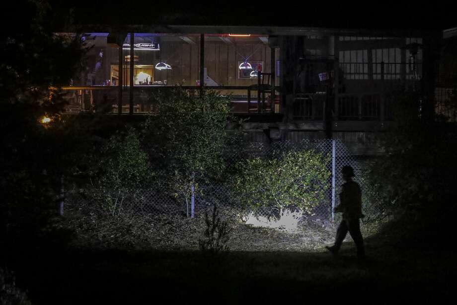 Police work in the area after a gunman opened fire late Wednesday at a Thousand Oaks bar packed with hundreds of people attending a popular event for college students, causing multiple fatalities on November 8, 2018 in Thousand Oaks, California. The gunman burst into the bar around 11:20 p.m., cloaked in all black as he threw smoke bombs and began shooting at targets as young as 18 inside the Borderline Bar & Grill, authorities and witnesses said. Photo: Irfan Khan/Getty Images