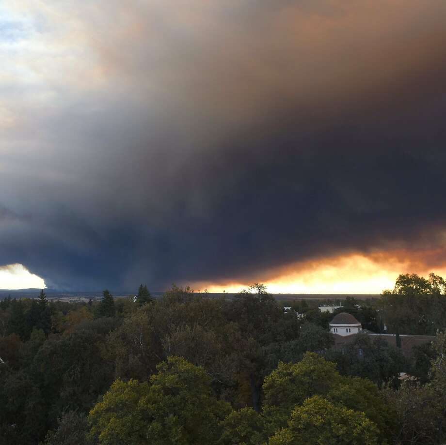 Smoke blankets the air over the California State University, Chico, which is 15 miles from the Camp Fire burning near Paradise, Calif. on Nov. 8, 2018. Photo: Jason Halley