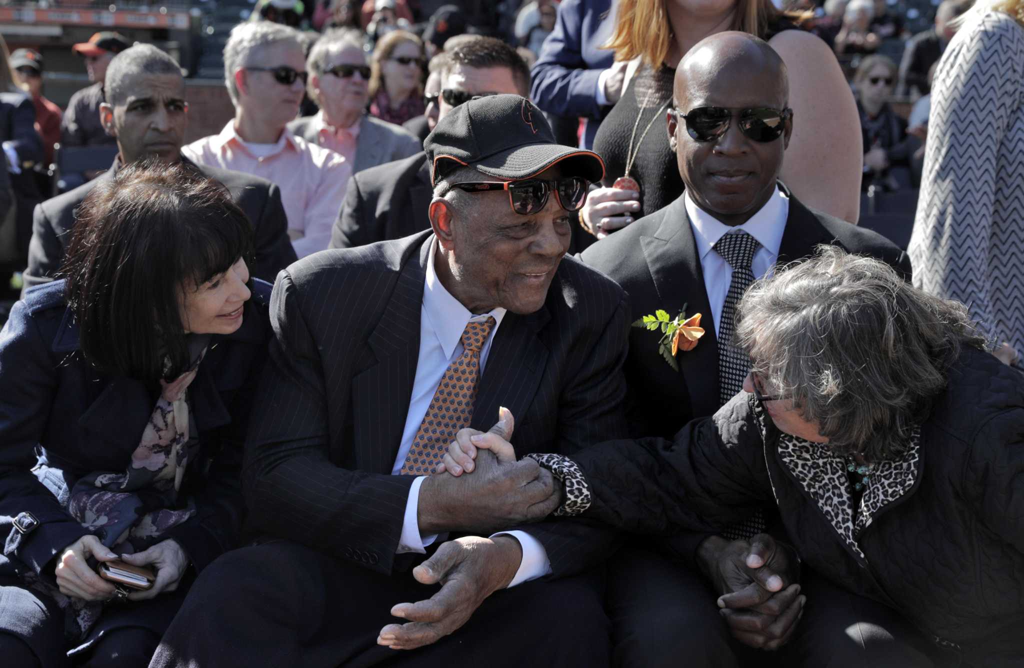 Outside AT&T ballpark, a hushed, mournful vigil for Willie McCovey