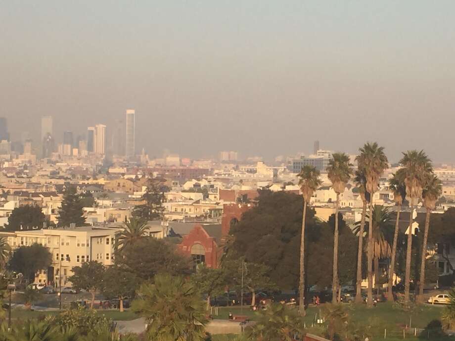 A layer of smoke could be seen above Dolores park on Thursday afternoon. Air quality quickly deteriorated after the Camp Fire broke out in Butte county. Photo: Amy Graff/SF Gate 