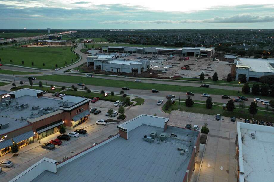 Restaurants, grocer sprouting up in Sugar Land retail expansion