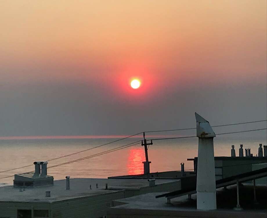 Photo of smoke from the Camp Fire in San Francisco on Thursday, Nov. 8, 2018. Photo: Courtesy Sarah P./@sfswisspoet