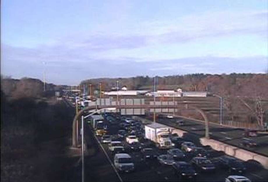 Northbound I-95 in Branford is jammed after a serious three-vehicle crash closed the highway on Friday, Nov. 9, 2018. Photo: DOT Traffic Cam Image