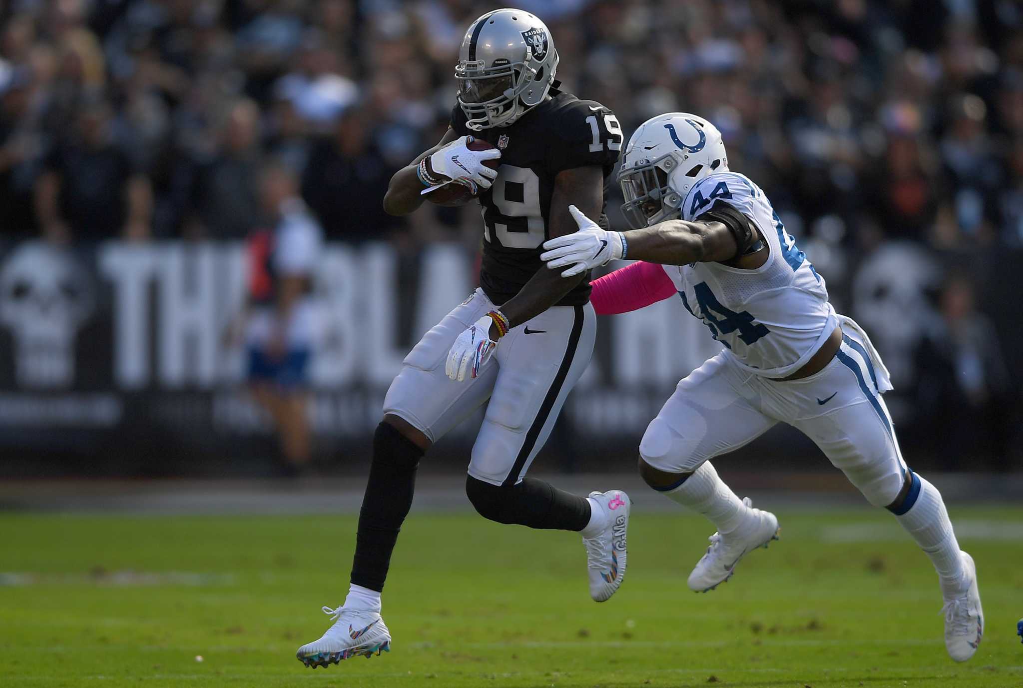 Former Lamar star, Patriots WR Josh Gordon stepping away from football to  focus on mental health