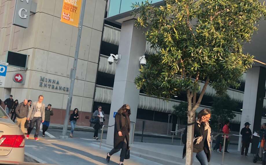 People are seen wearing masks on Friday, Nov. 9, 2018 in San Francisco. Bay Area residents woke to a strong, sickening smell of smoke inside their homes Friday morning as thick, sooty air from the Camp Fire near Chico poured into the region. Photo: Susana Guerrero/ SFGATE
