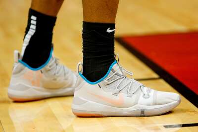 derozan shoes spurs