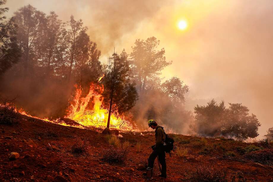 A hotshot firefighter watches as the Camp Fire burns off of Pentz Road in Paradise, California, on Thursday, Nov. 8, 2018. Photo: Gabrielle Lurie / The Chronicle