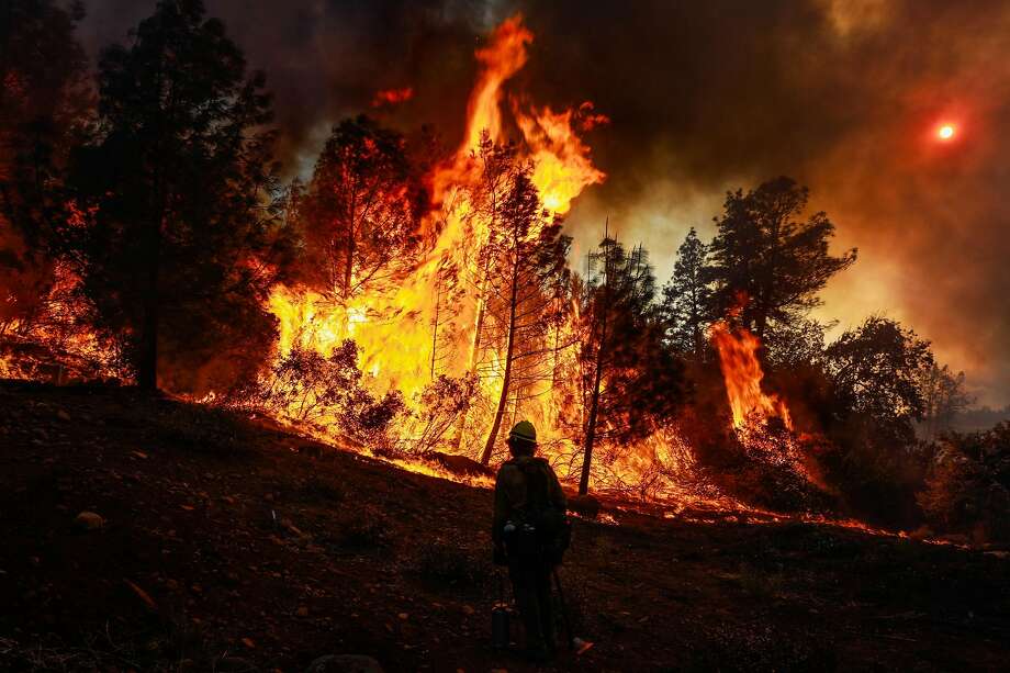 A hotshot crewmember watches as the Camp Fire burns off of Pentz Road in Paradise, California, on Thursday, Nov. 8, 2018. Photo: Gabrielle Lurie / The Chronicle