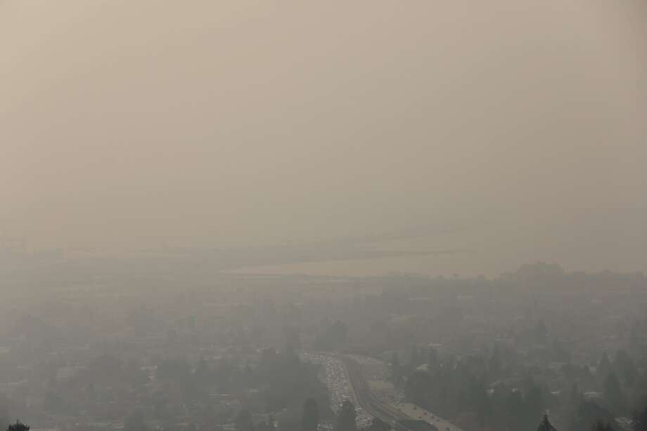 Smoky air fills the sky in Oakland as seen from Hiller Highlands on Friday, November 9, 2018. Photo: Yalonda M James, The Chronicle
