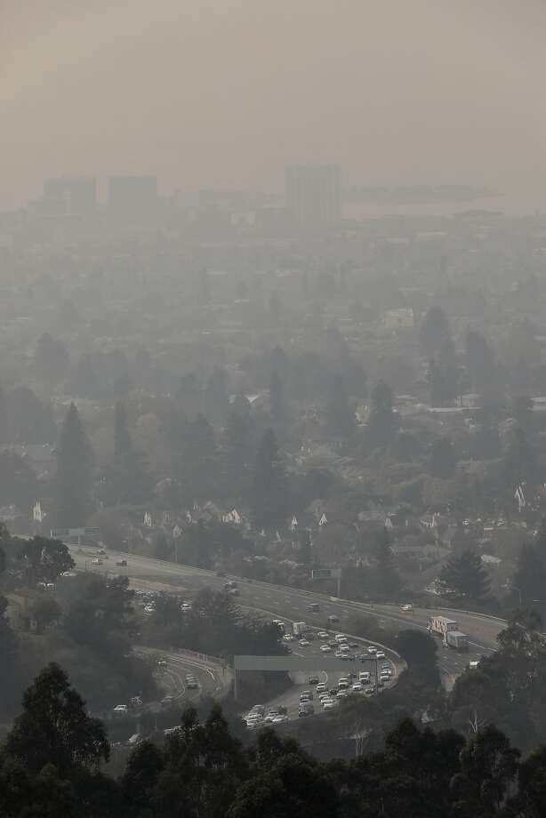 Smoky air fills the sky in Oakland as seen from Hiller Highlands on Friday, November 9, 2018. Photo: Yalonda M. James / The Chronicle
