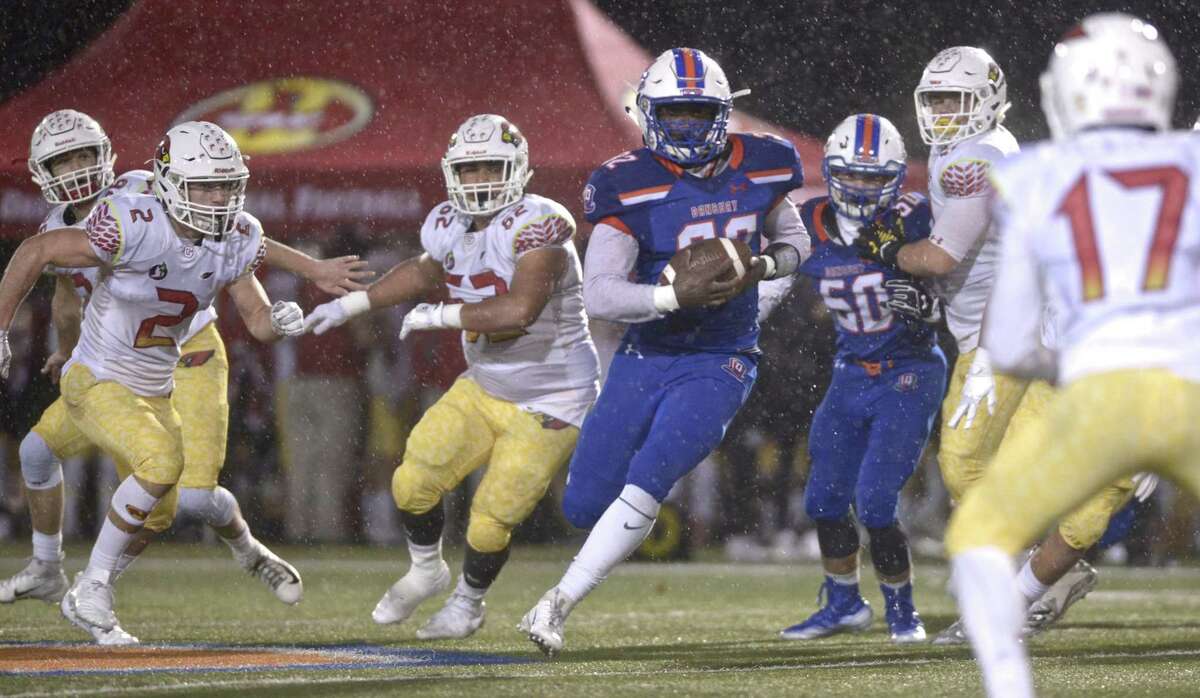 Muir tosses five touchdowns as Greenwich tops Danbury