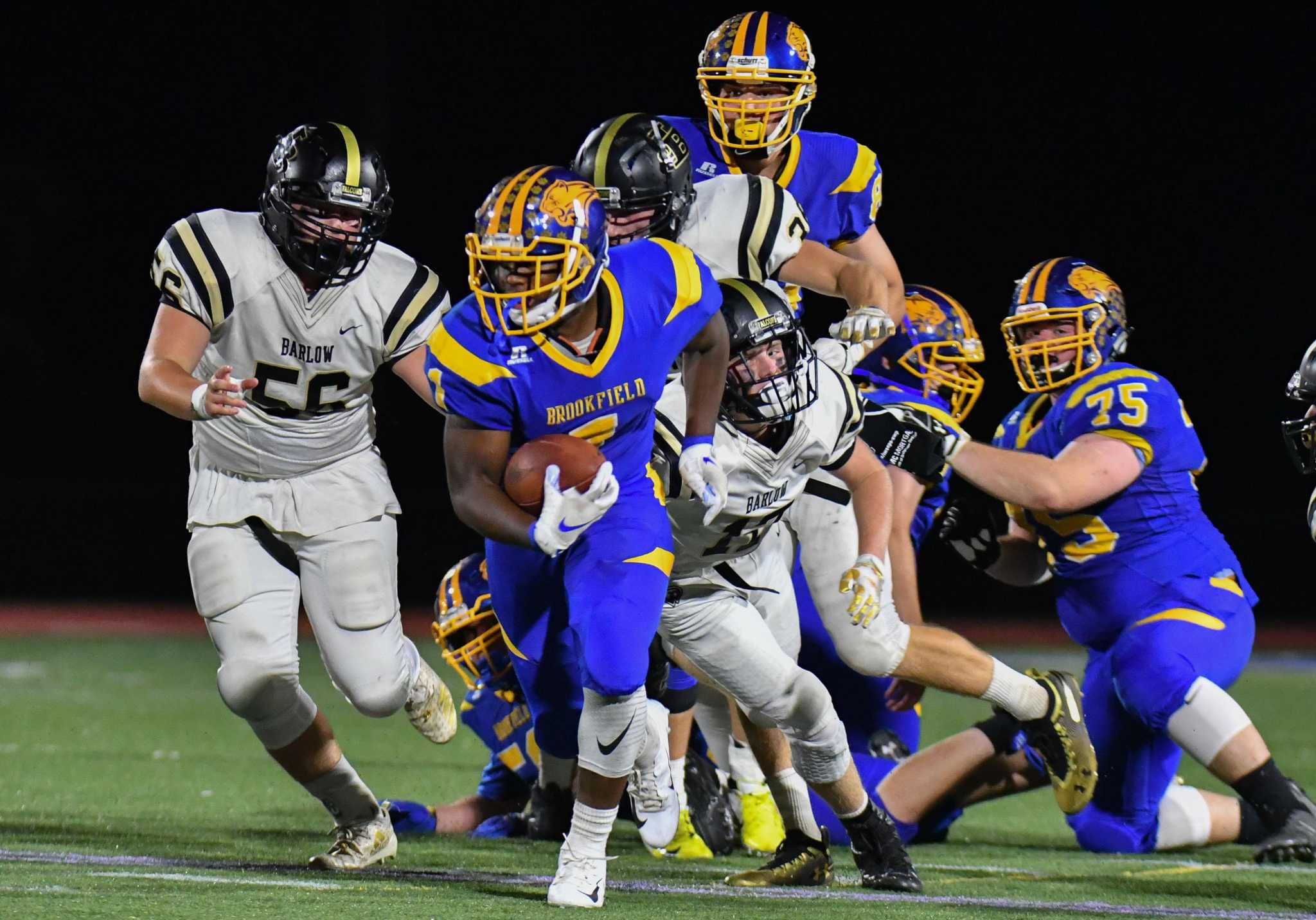 Roundup: Brookfield football beats Weston in key clash