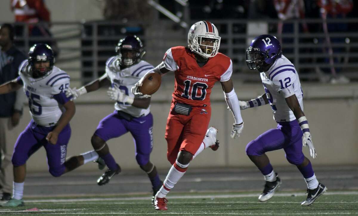 Football: Atascocita completes undefeated district run with rout of Humble