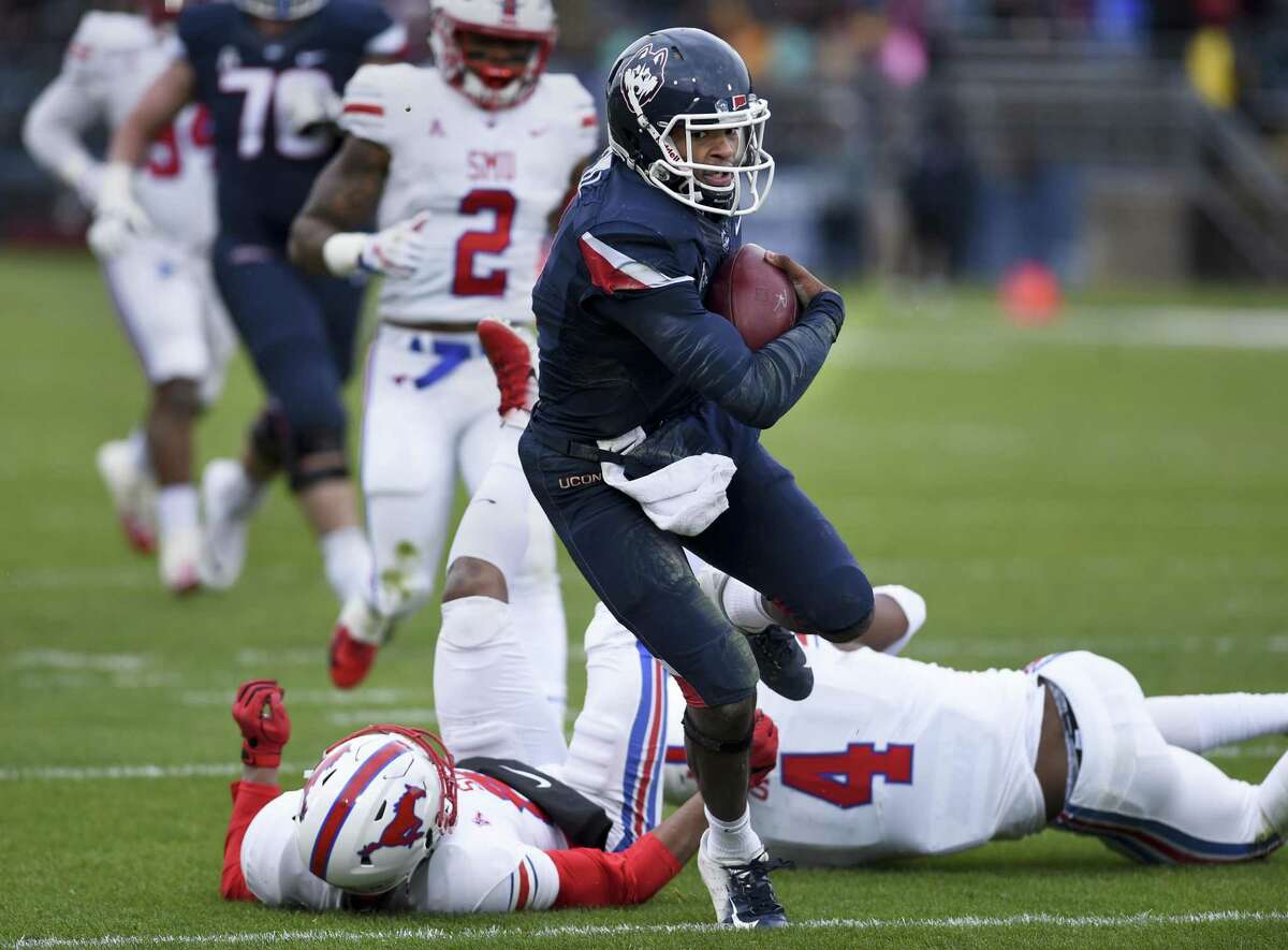 UConn quarterback David Pindell runs for a touchdown in the first half against SMU on Saturday.