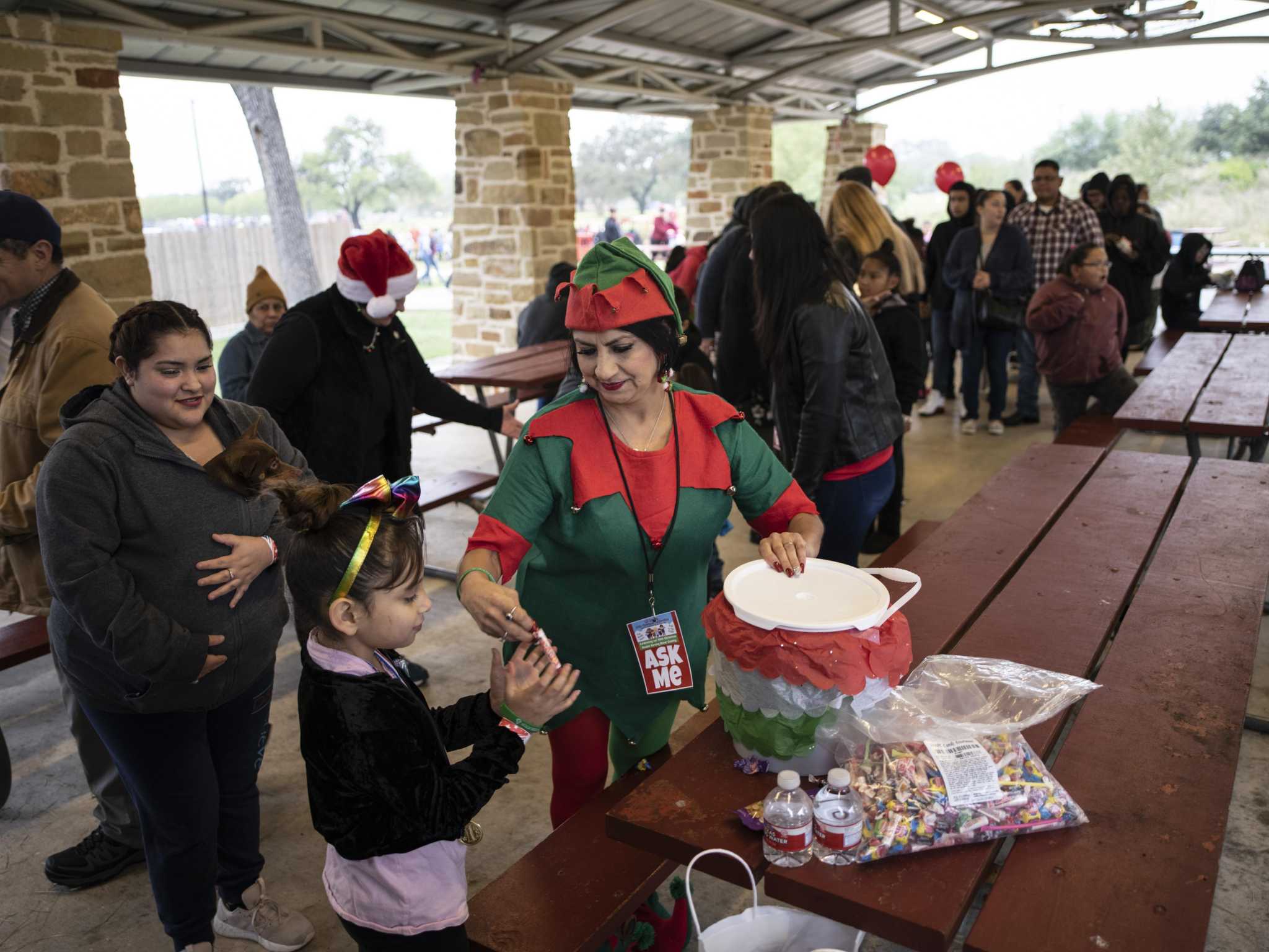 Five decades later, San Antonio's Elf Louise is still lifting children's spirits - Vimarsana News