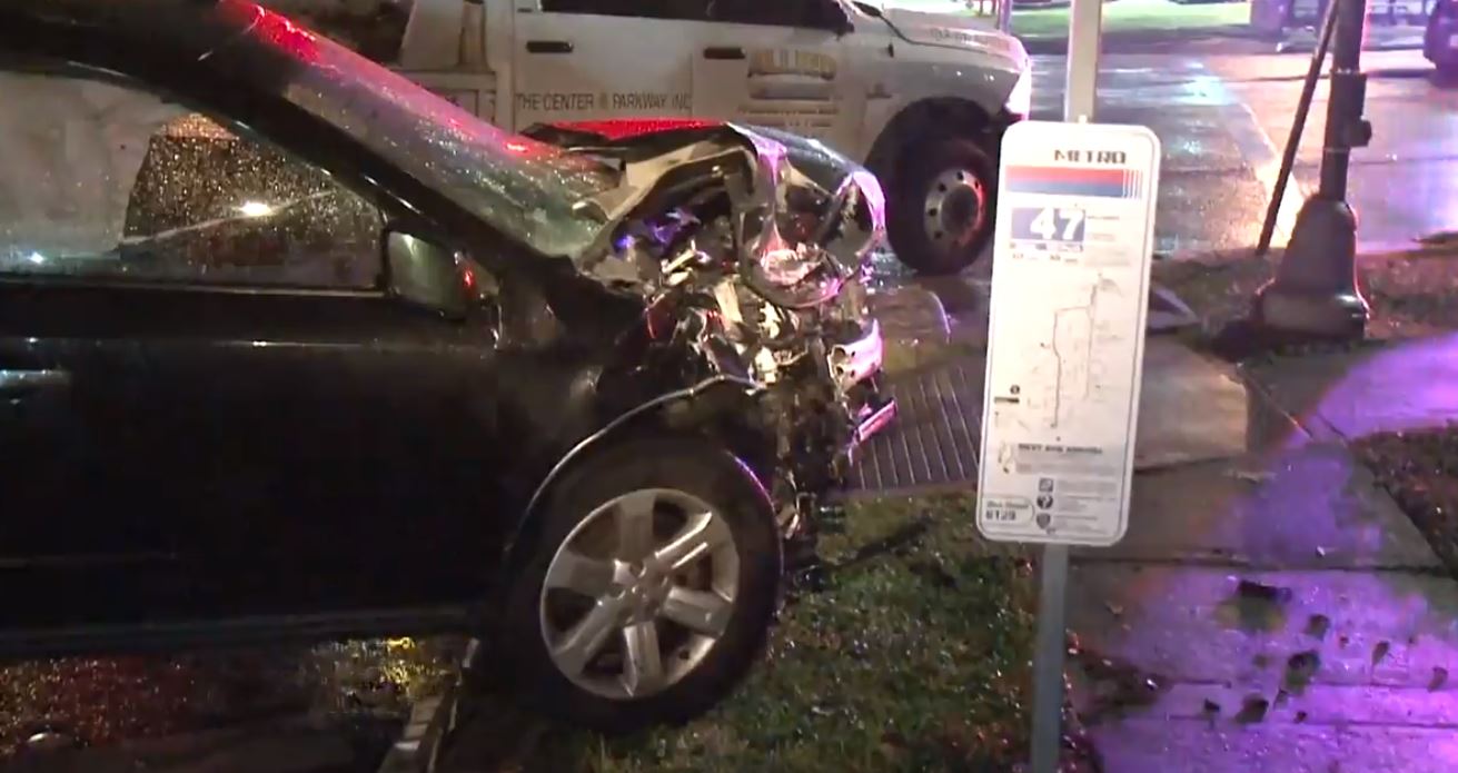 Drivers injured after headon collision in SW Houston