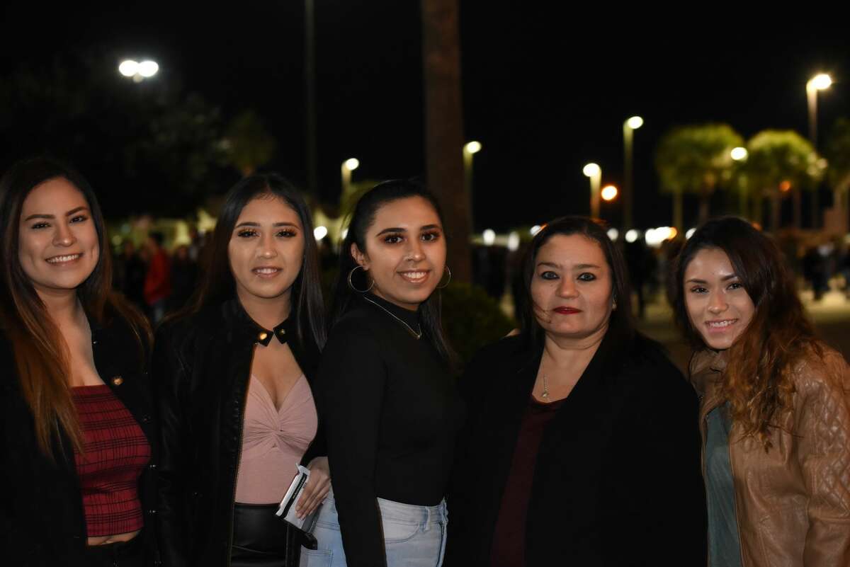 Luisa Gamboa, Lindsey Pena, Amberlynn Pena, Mirian Garcia and Gabisa Garcia pose for a photo before the Ozuna Concert.