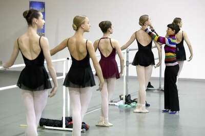 Michelangelo omfattende sprede Children's Ballet of San Antonio puts young dancers in the spotlight