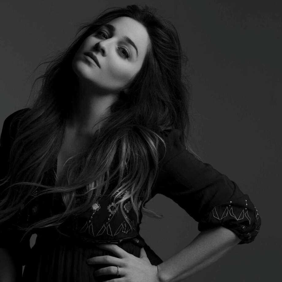Alisan Porter pics photo Alisan Porter