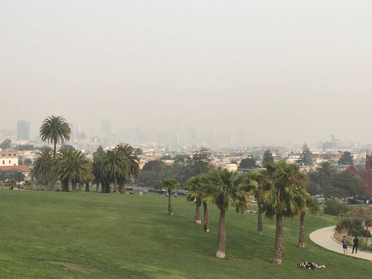 Dolores Park is empty on Nov. 11, 2018, as smoke from the Camp Fire pours into San Francisco.