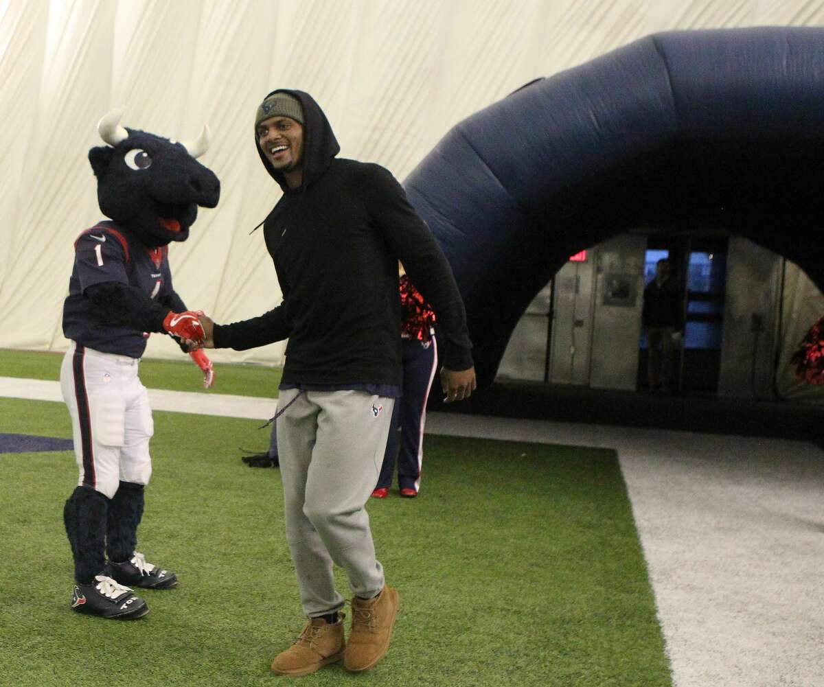 Texans QB Deshaun Watson on sideline as media celebs take ...