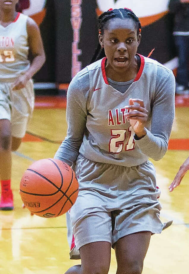 Alton’s Laila McNeal scored 15 points in the Redbirds’ victory Tuesday night in the Alton Tip-Off Classic girls basketball tournament. Photo: Telegraph File Photo