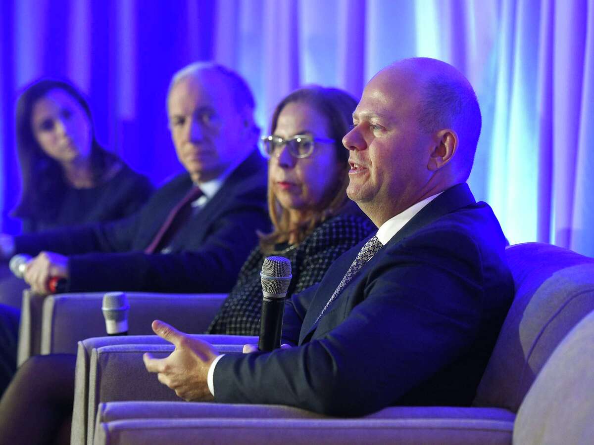 Dalio, Jones headline new Greenwich investment conference