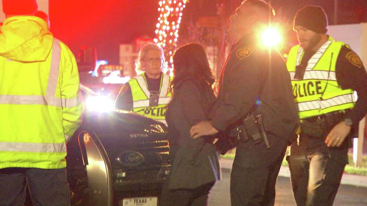 Woman Arrested On Drunken Driving Charge After Rollover Crash On Nw Side In San Antonio 