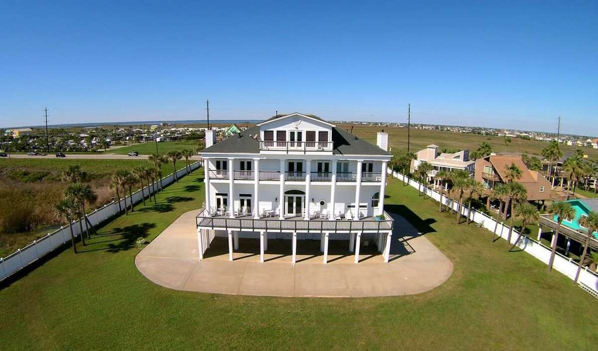 Waterfront Galveston mansion going to auction with no reserve