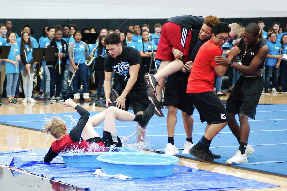 Shark Alert Shadow Creek High Giddy At Undefeated Team S First Trip To Playoffs