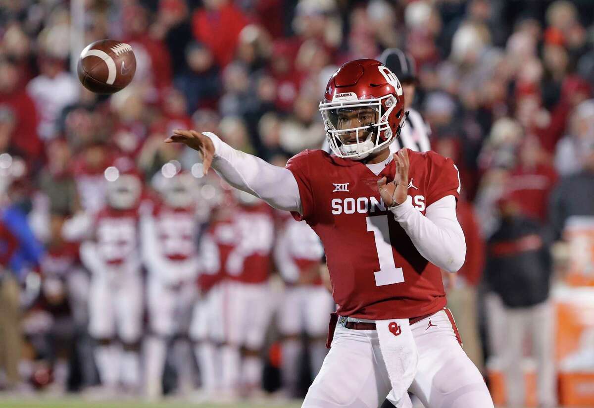 Oklahoma quarterback Kyler Murray (1) will face off against West Virginia and its own Heisman Trophy candidate Will Grier this week.