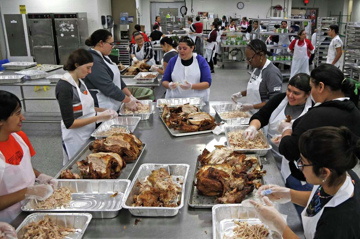 Volunteers prepare to feed 25,000 at annual Thanksgiving dinner in San