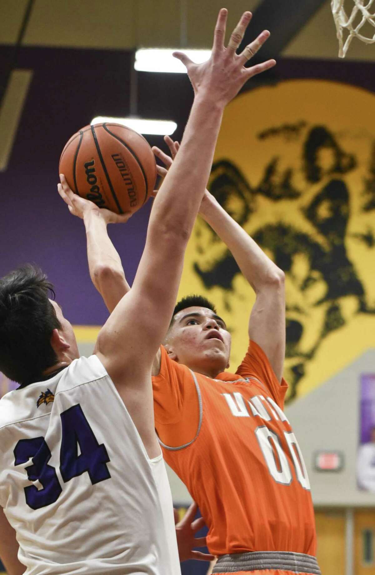 Sammy Esparza scored a team-high 19 points Monday in United’s 74-64 victory at Judson.