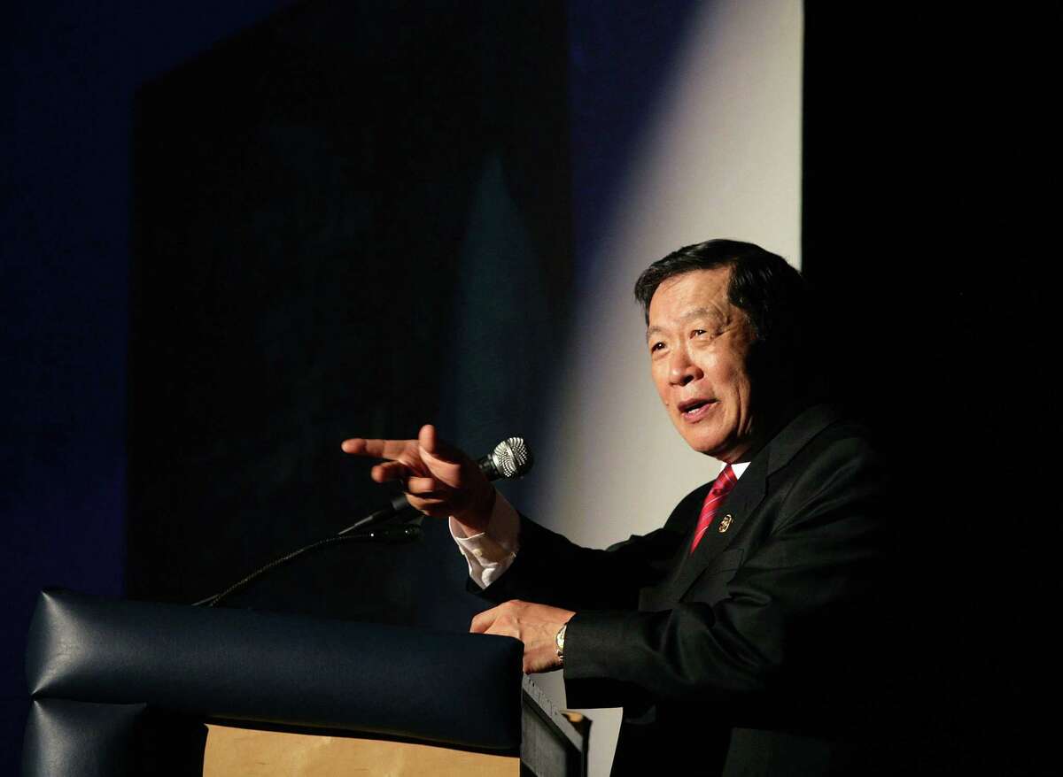 Renowned Connecticut forensic scientist Henry Lee to tie