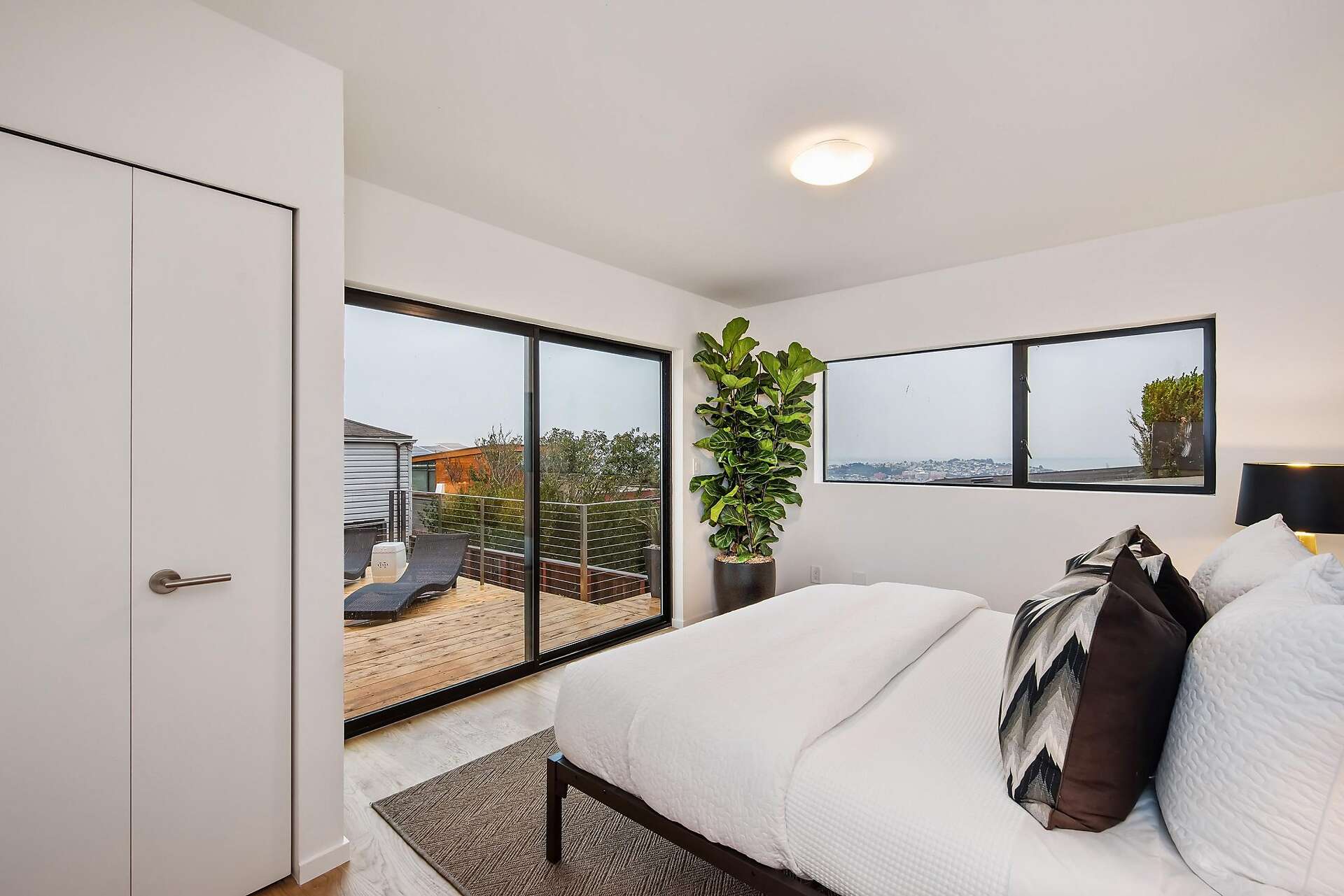 Hot Property: ‘Outdoor spaces galore’ at modernized midcentury in Noe ...