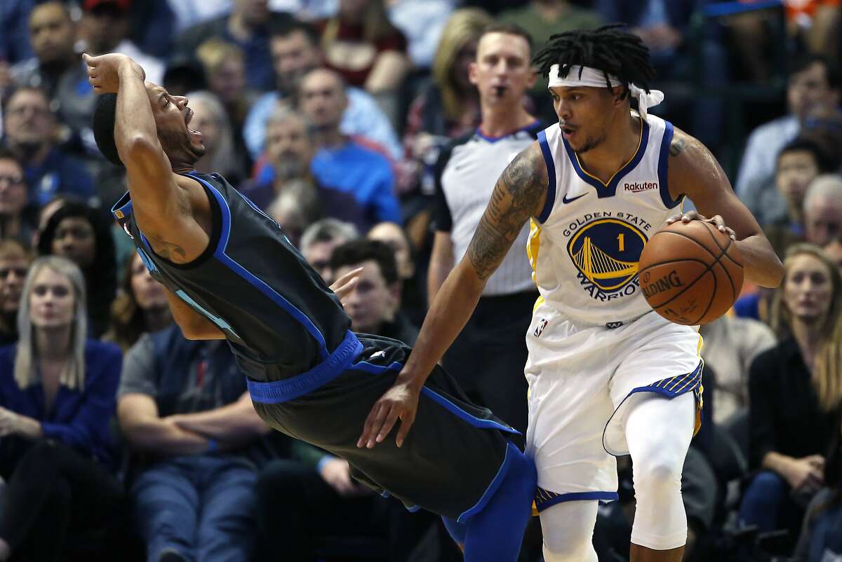 Dallas Mavericks guard Devin Harris, left, reacts after fouling Golden State Warriors guard Damion Lee (1) during the second half of an NBA basketball game, Saturday, Nov. 17, 2018, in Dallas. The Mavericks won 112-109. (AP Photo/Ron Jenkins)