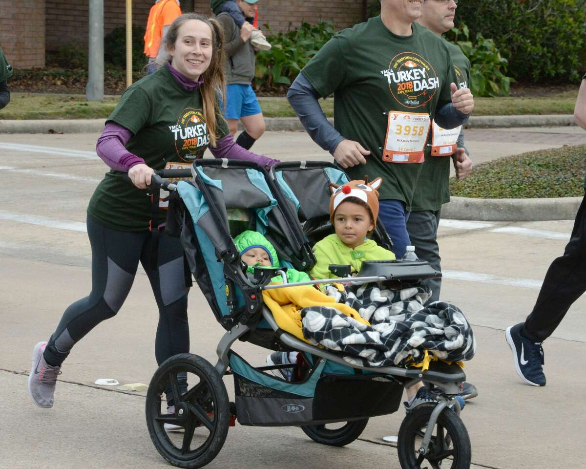 Katy residents come out in full force for 16th annual Turkey Dash