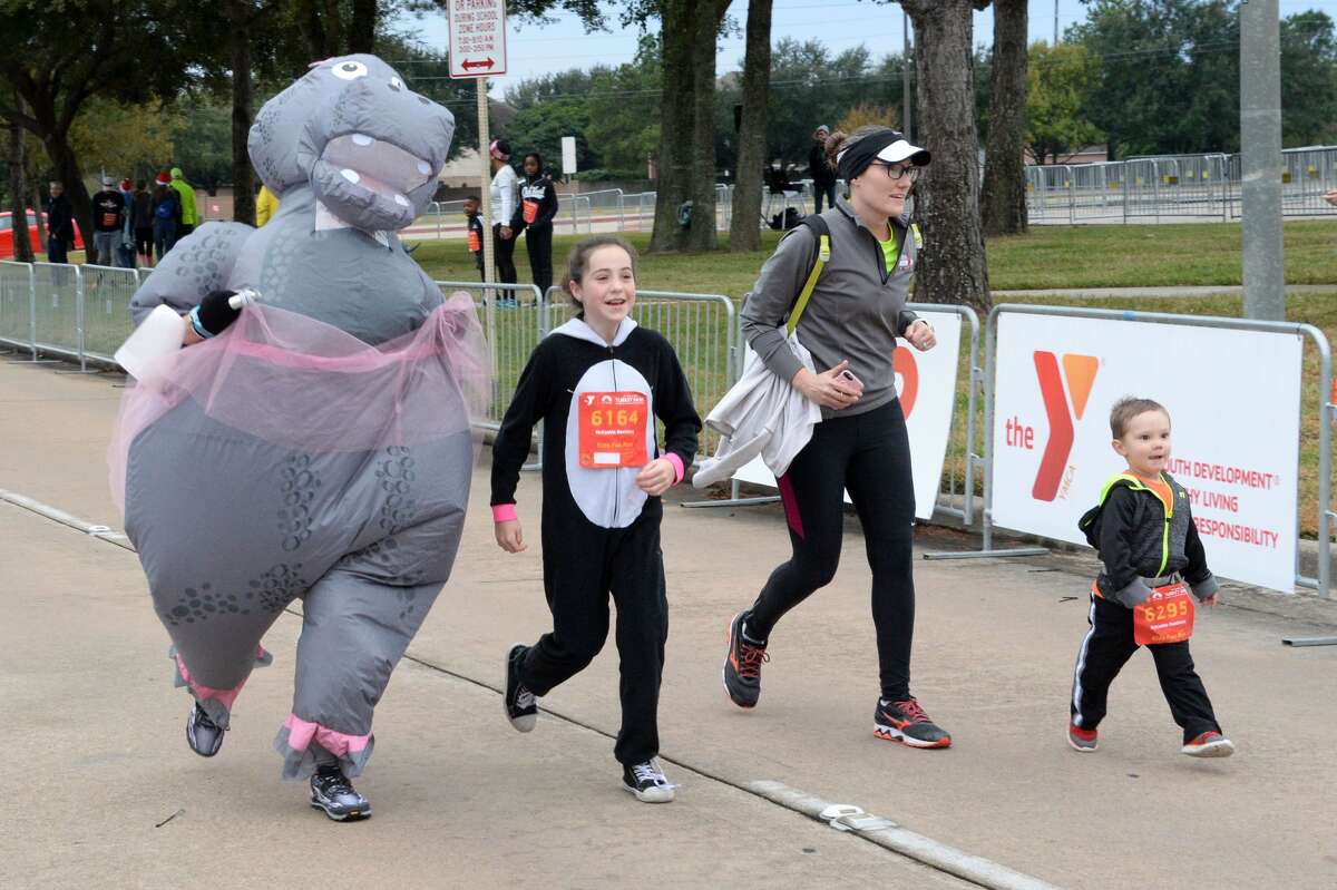 Katy residents come out in full force for 16th annual Turkey Dash