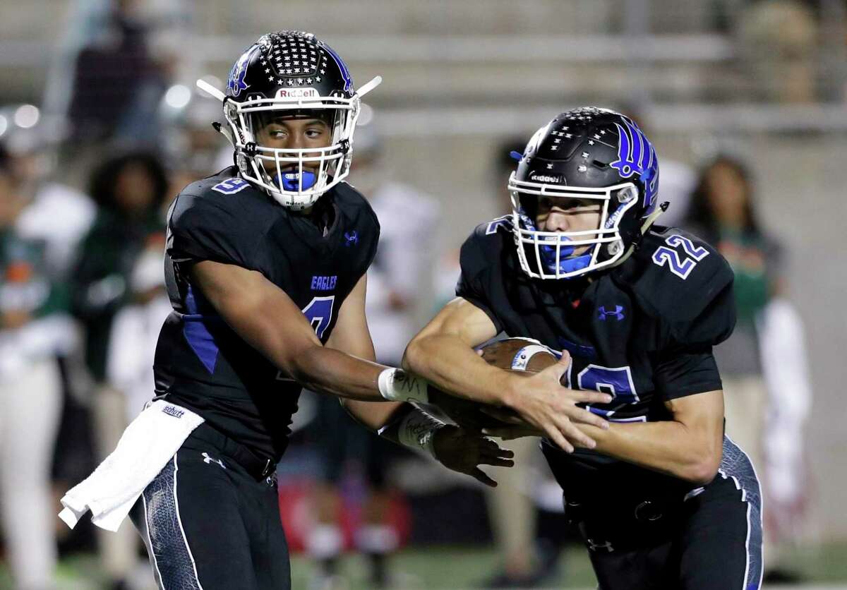 New Caney quarterback Zion Childress (9) hands off to Anthony Robles (22) during the playoffs last year.