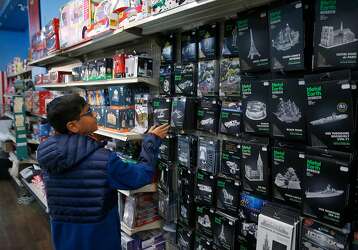 toys r us st laurent