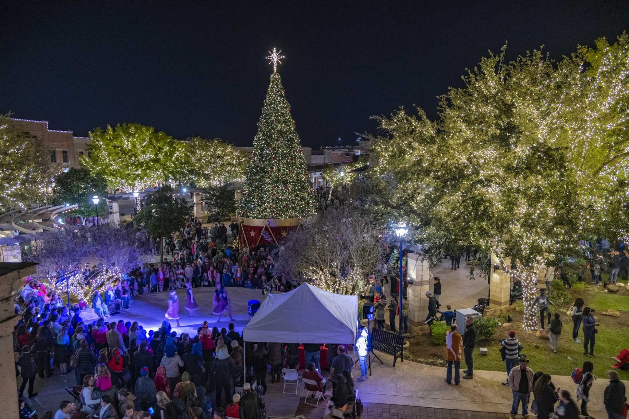 LaCenterra celebrates the season