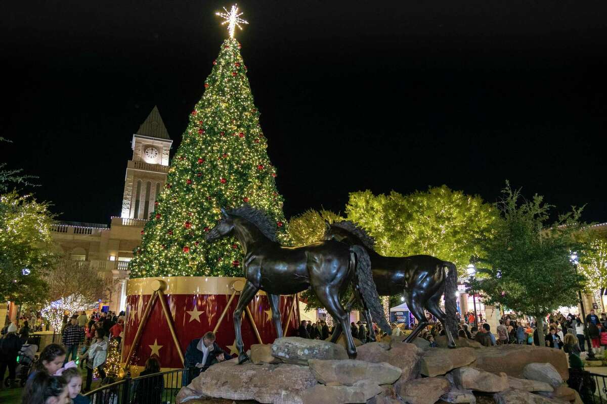 Lacenterra Celebrates The Season