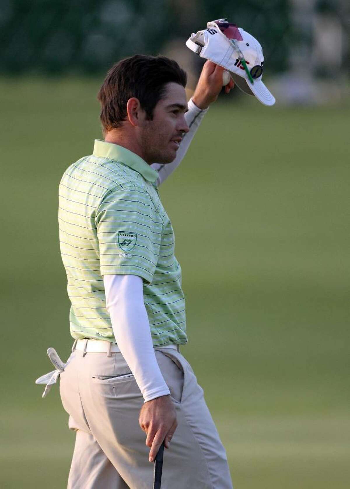 South Africa's Louis Oosthuizen waves to the crowd on the 18th green after completing his third round of the British Open Golf Championship on the Old Course at St. Andrews, Scotland, Saturday, July 17, 2010. (AP Photo/Peter Morrison)