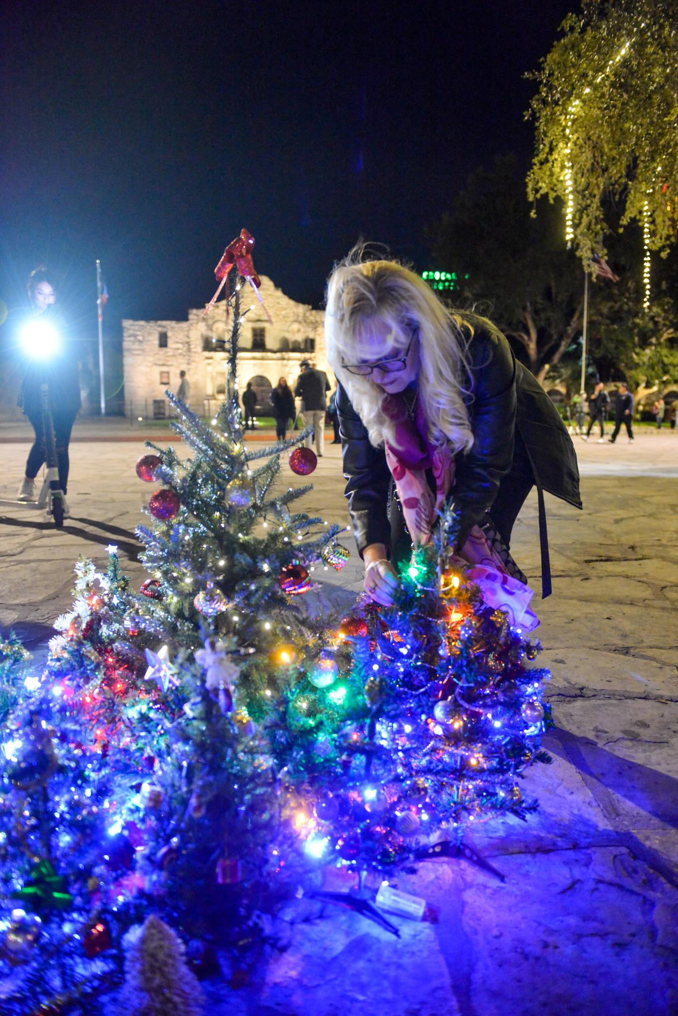 Protesters say Christmas tree should be at the Alamo