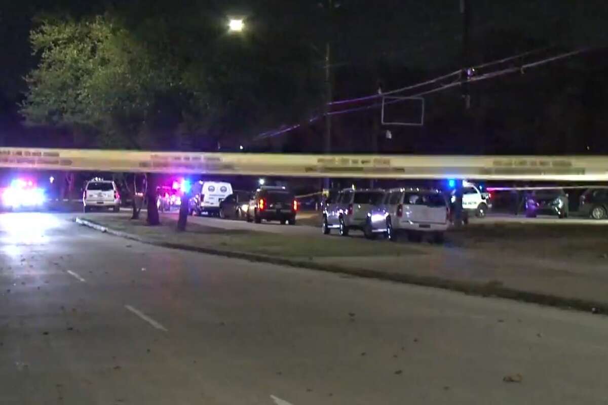 Man kills concert-goer, wounds 5 more at Houston club